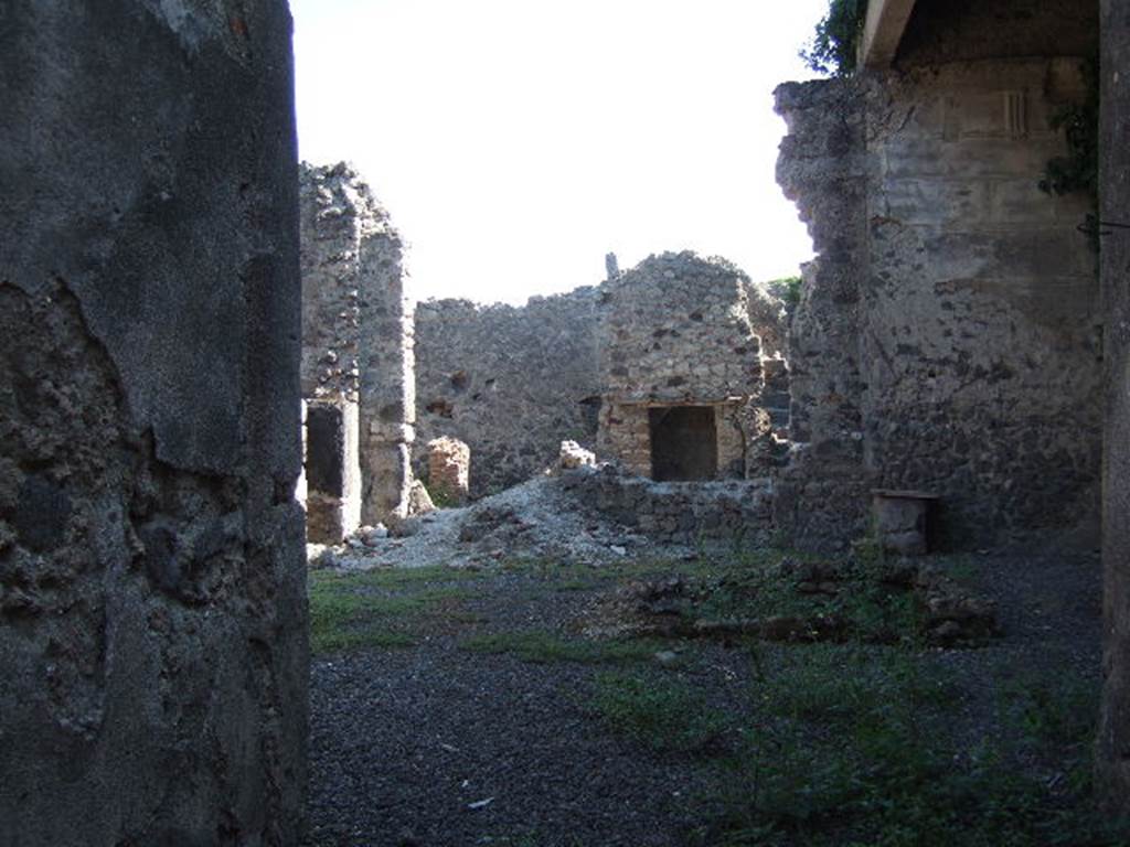 I.8.18 Pompeii. September 2005. Looking east across atrium.