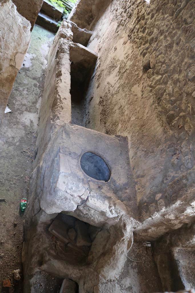 I.8.19 Pompeii. December 2018. 
Looking through window to lower level on south side. Photo courtesy of Aude Durand.