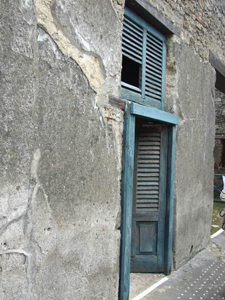 I.9.1 Pompeii. March 2009. Room 11, doorway to cubiculum from atrium.