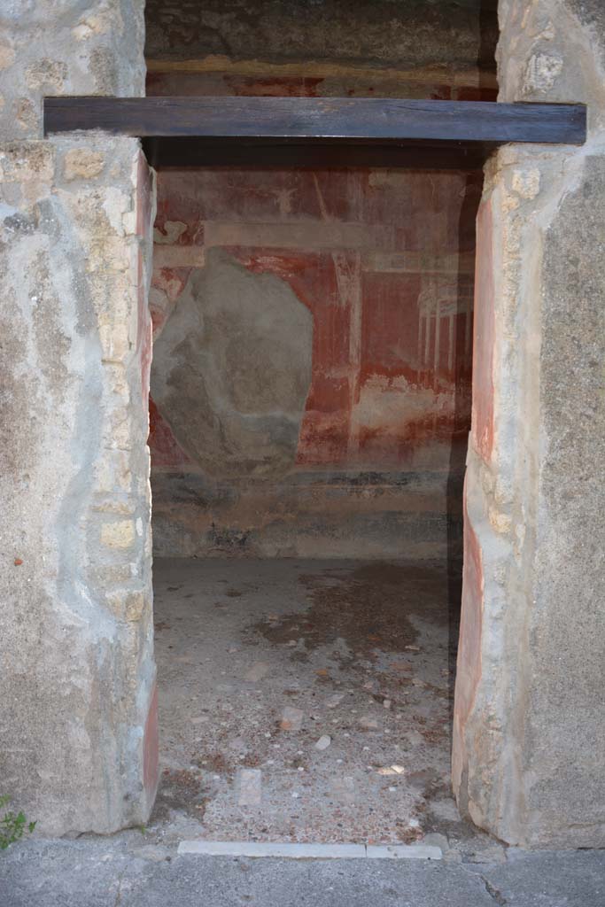 I.9.1 Pompeii. October 2019. Room 11, looking east through doorway from atrium.
Foto Annette Haug, ERC Grant 681269 DÉCOR.