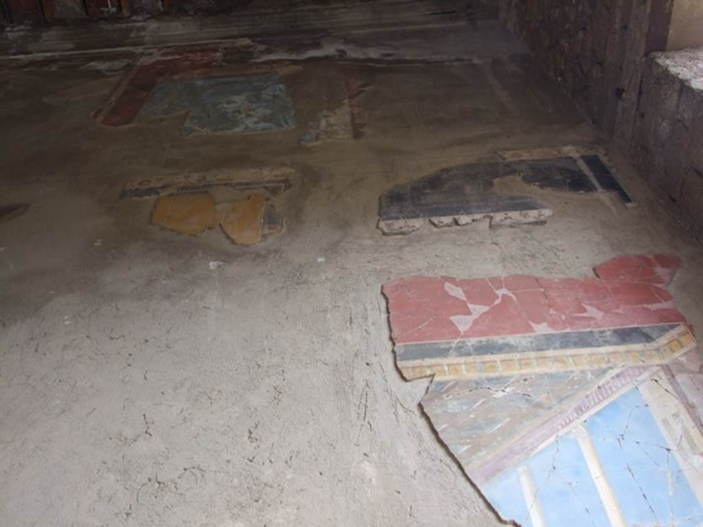 I.9.1 Pompeii. March 2009. Room 7, upper south end of east wall of tablinum.