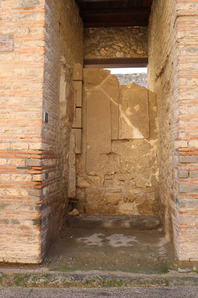 I.9.1. Pompeii. December 2018. 
Looking south to entrance doorway. Photo courtesy of Aude Durand.