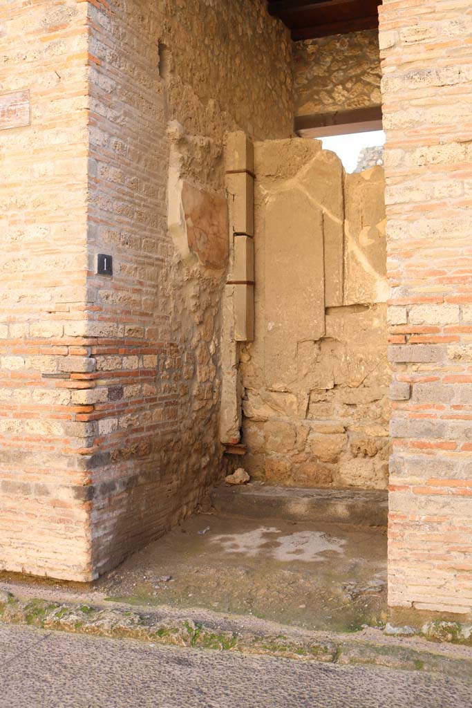 1.9.1 Pompeii. December 2018. 
Looking towards east wall of the entrance vestibule. Photo courtesy of Aude Durand.