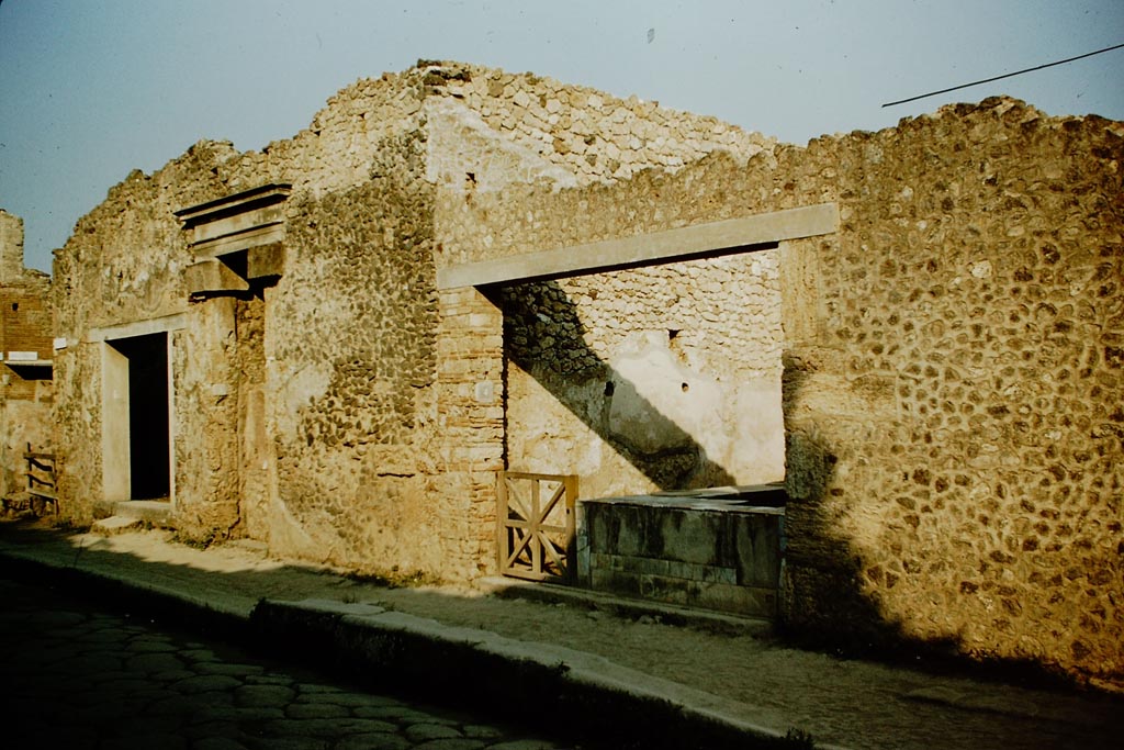 I.9.4 Pompeii (and I.9.5 and 6 on left). 1957. 
Looking along south side of Via dell’Abbondanza, from west. Photo by Stanley A. Jashemski.
Source: The Wilhelmina and Stanley A. Jashemski archive in the University of Maryland Library, Special Collections (See collection page) and made available under the Creative Commons Attribution-Non-Commercial License v.4. See Licence and use details.
J57f0257