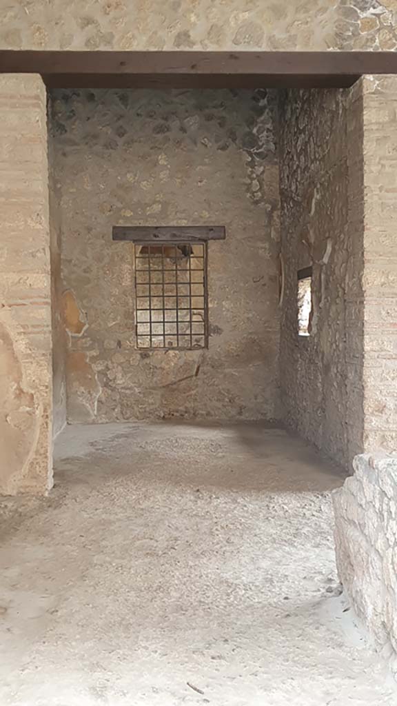 I.9.4 Pompeii. July 2021. Looking south in rear room in south-east corner.
Foto Annette Haug, ERC Grant 681269 DÉCOR.