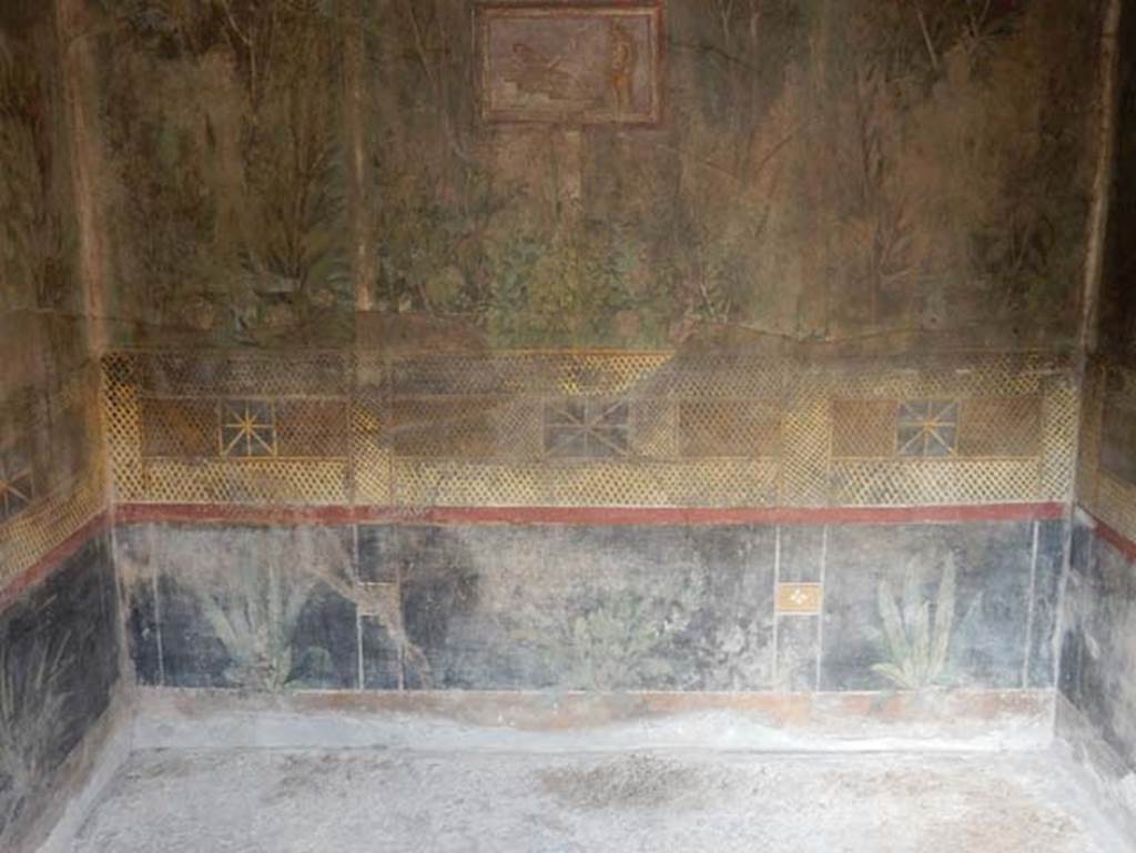 I.9.5 Pompeii. May 2017.  Room 5, zoccolo from lower east wall. Photo courtesy of Buzz Ferebee.