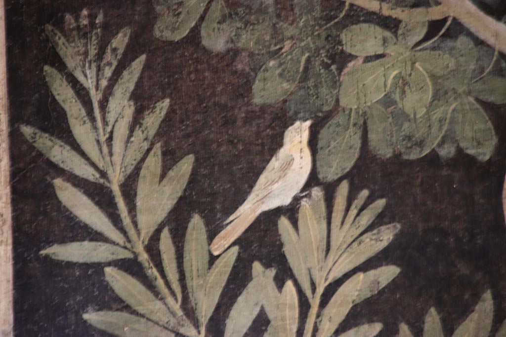 I.9.5 Pompeii. October 2022. Room 11, detail of bird on bush from centre of east wall. Photo courtesy of Klaus Heese.