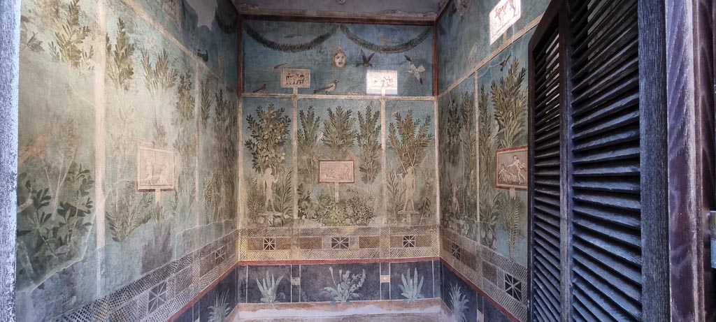 I.9.5 Pompeii. December 2023. Room 5, looking east through doorway. Photo courtesy of Miriam Colomer.