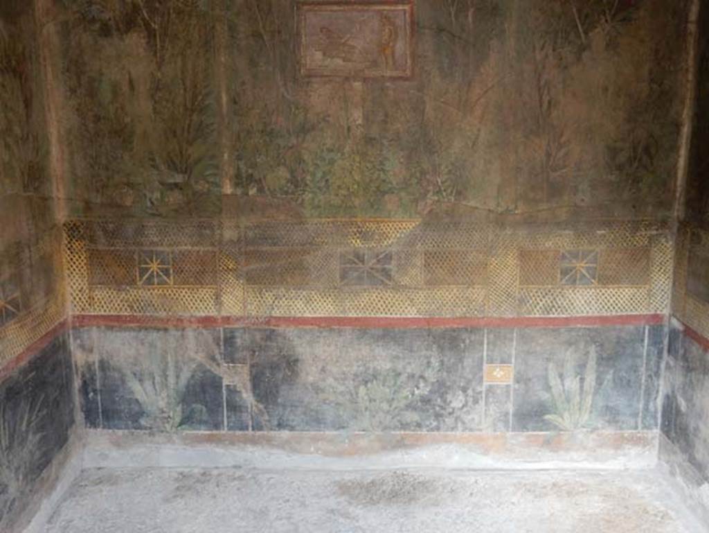 I.9.5 Pompeii. May 2017.  Room 5, zoccolo from lower east wall. Photo courtesy of Buzz Ferebee.
