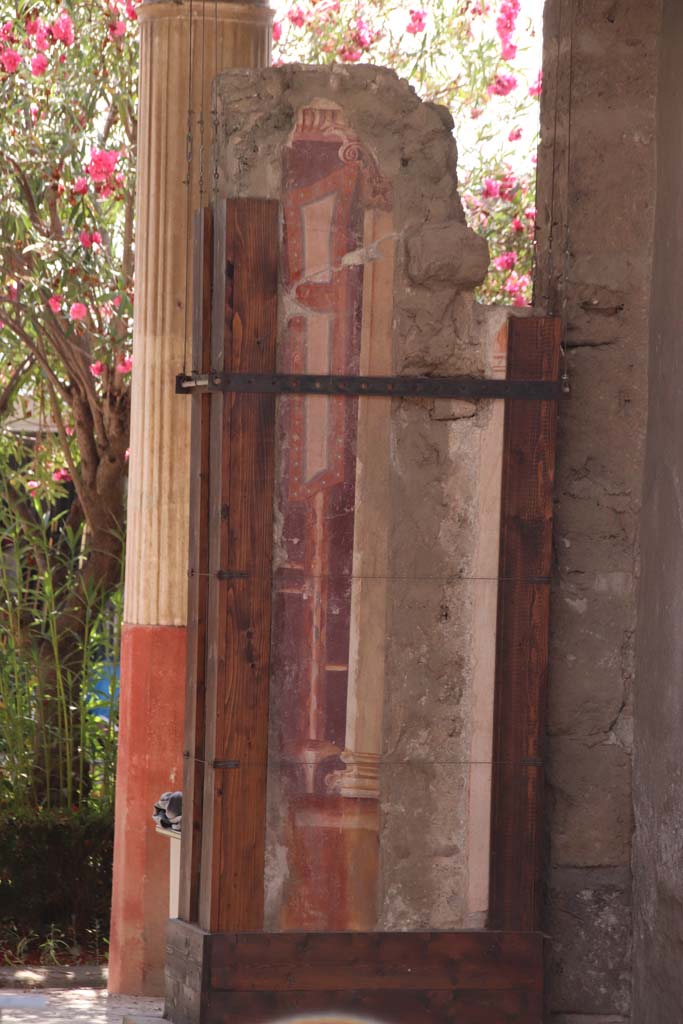 I.9.5 Pompeii, September 2019. Room 8, tablinum, fragment of decorated upper wall. 
Photo courtesy of Klaus Heese.