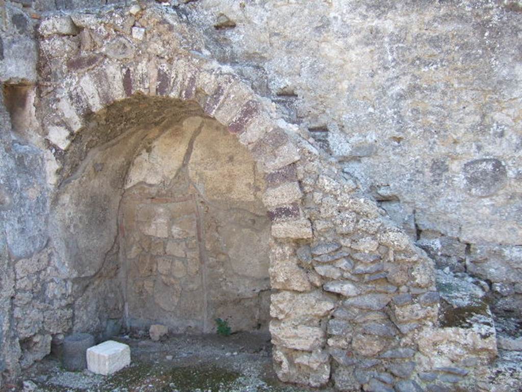I.9.9  Pompeii. September 2005. Stairs to upper floor against south wall of entrance fauces.
