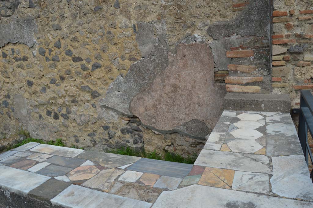 I.9.11 Pompeii. October 2017. Looking towards east wall of bar-room, across counter top.
Foto Taylor Lauritsen, ERC Grant 681269 DÉCOR.