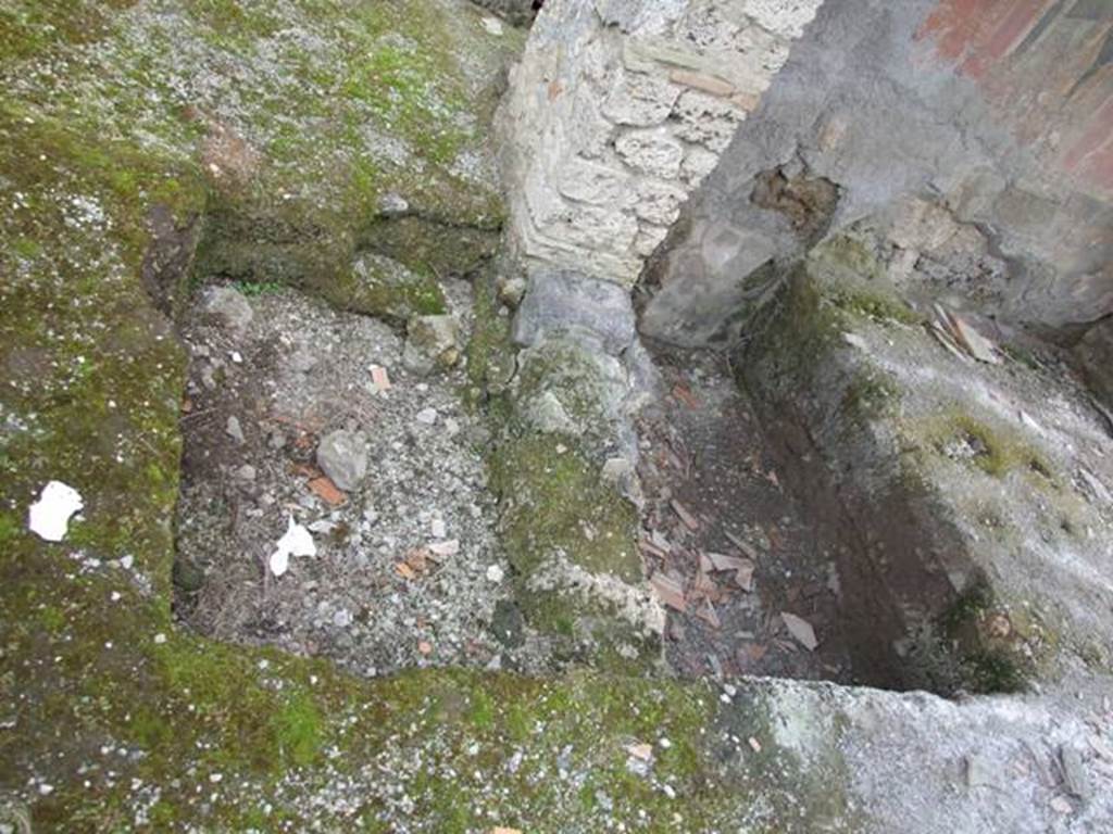 I.9.12 Pompeii. March 2009.  Room 3.  Floor of both Tablinum and Portico area, showing lower level.