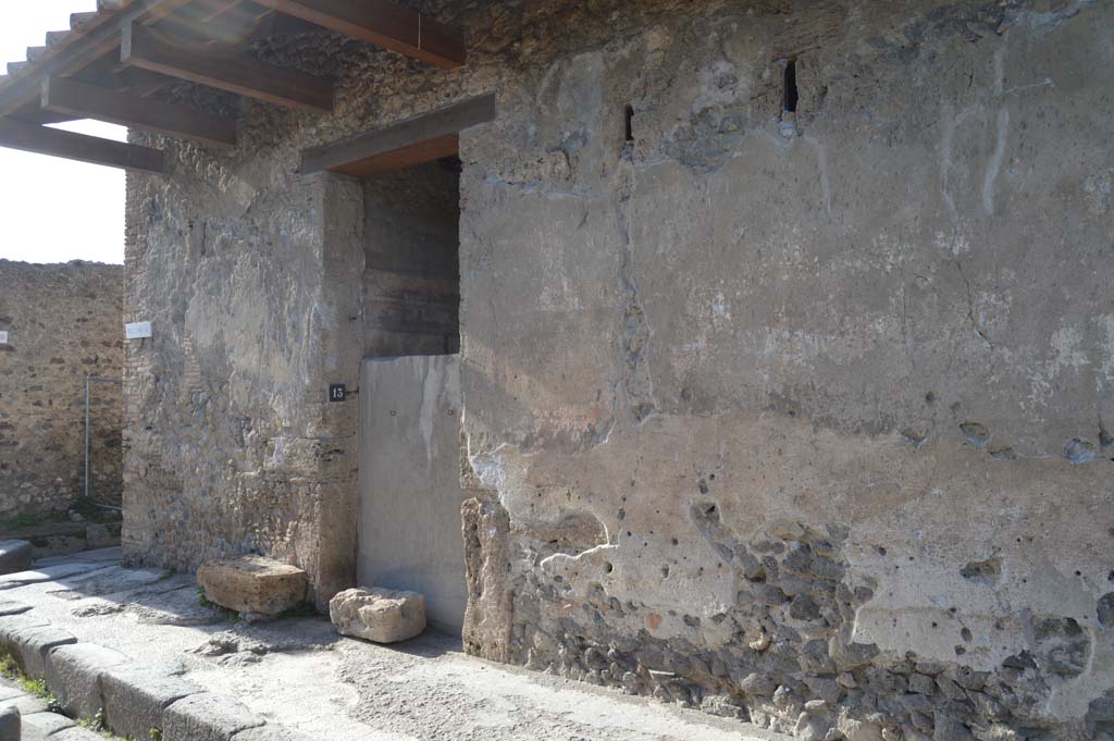 I.9.13 Pompeii. March 2019. Looking west on Via di Castricio towards entrance doorway.
Foto Taylor Lauritsen, ERC Grant 681269 DÉCOR.