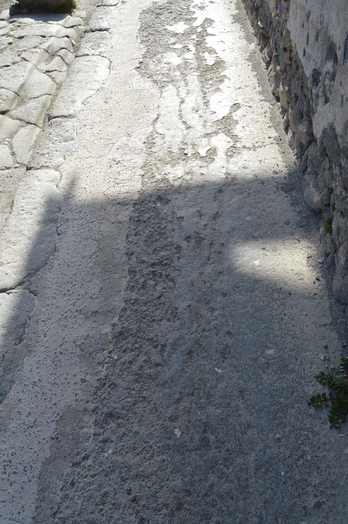 I.9.13 Pompeii. March 2019. Pavement on Via di Castricio.
Foto Taylor Lauritsen, ERC Grant 681269 DÉCOR.
