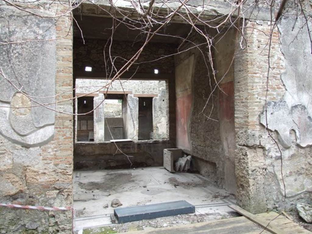 I.9.14 Pompeii. March 2009.  Room 6. Tablinum. Looking south from lower garden area.