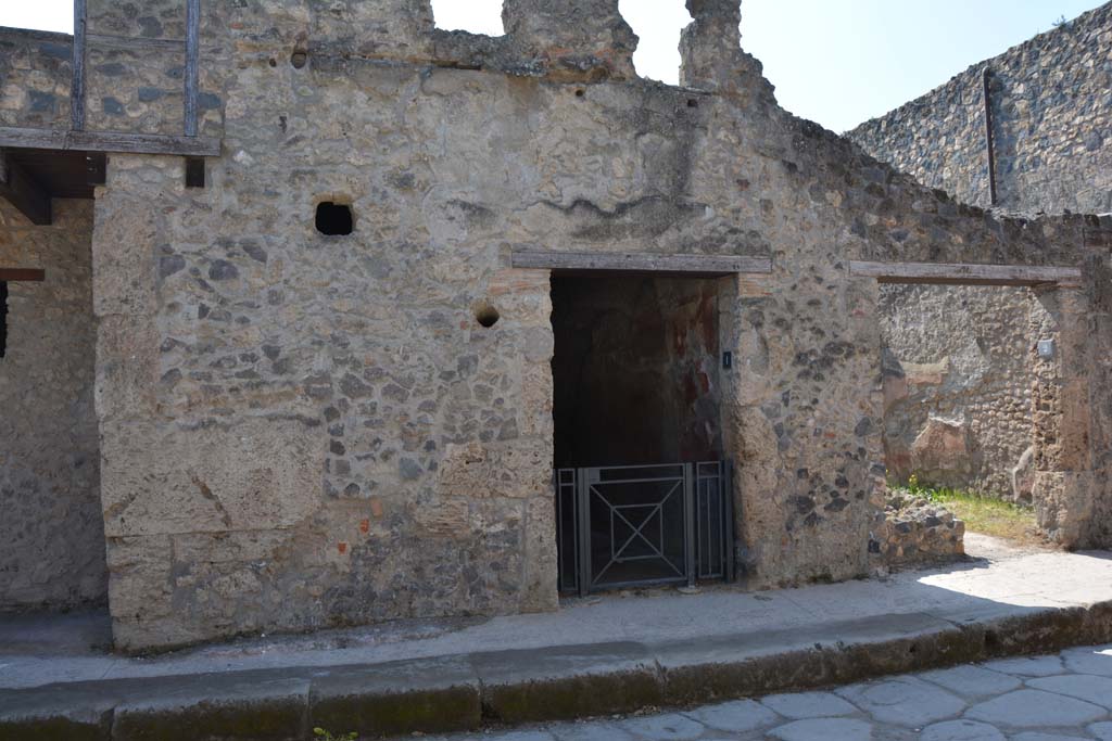 I.10.1 (centre) and I.10.2 Pompeii. April 2017. Looking towards entrance doorway.
Photo courtesy Adrian Hielscher.
