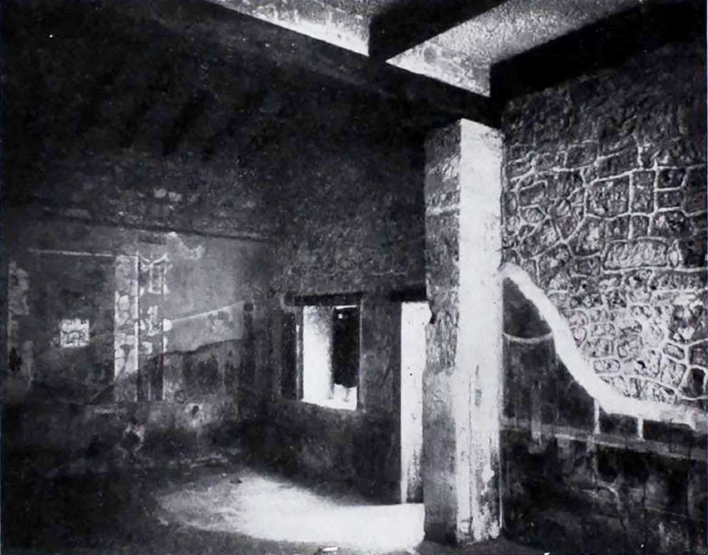 I.10.1 Pompeii. 1934. Looking south-west across atrium. On the right, is the small uncovered courtyard, kitchen and latrine.
See Notizie degli Scavi di Antichità, 1934, p.267 (fig.2).