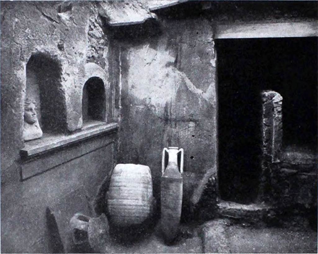 I.10.1 Pompeii. 1934. Small uncovered area (No. 5) to the east of the Tablinum. South wall with niches and bust of Kore.
See Notizie degli Scavi di Antichità, 1934, p. 268-9, fig 3.