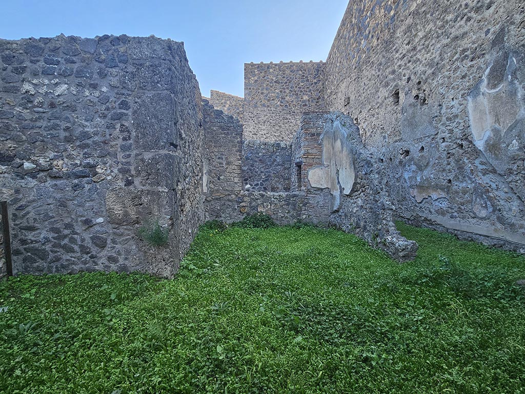 .10.3, Pompeii. November 2024.
Looking south across atrium towards tablinum 6, with window in rear wall into small room 11, with room 9, on right. 
Photo courtesy of Annette Haug.