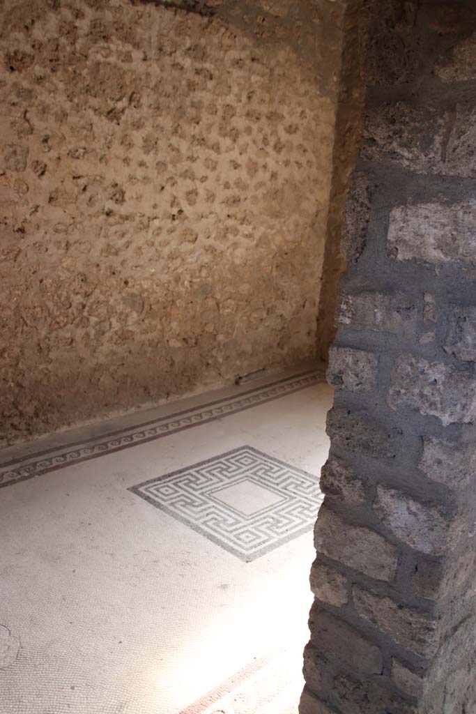 I.10.4 Pompeii. September 2021. 
Room 47, looking towards central mosaic floor emblema from doorway. Photo courtesy of Klaus Heese.