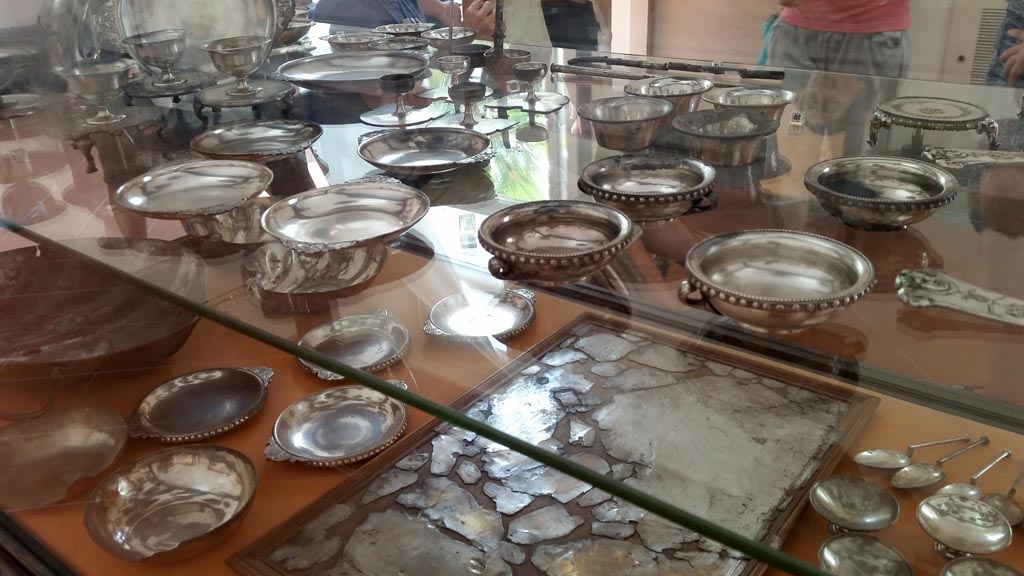 I.10.4 Pompeii. 
Treasure from the House of the Menander. August 2016. On display in Naples Archaeological Museum. Photo courtesy of Maribel Velasco.