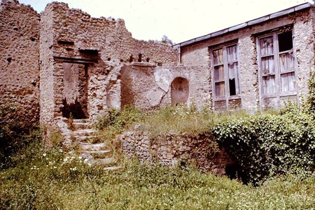 I.10.4 Pompeii. 1961. Looking north from lower garden area, to steps to kitchen corridor at rear of baths area.  Photo by Stanley A. Jashemski.
Source: The Wilhelmina and Stanley A. Jashemski archive in the University of Maryland Library, Special Collections (See collection page) and made available under the Creative Commons Attribution-Non Commercial License v.4. See Licence and use details.
J61f0352