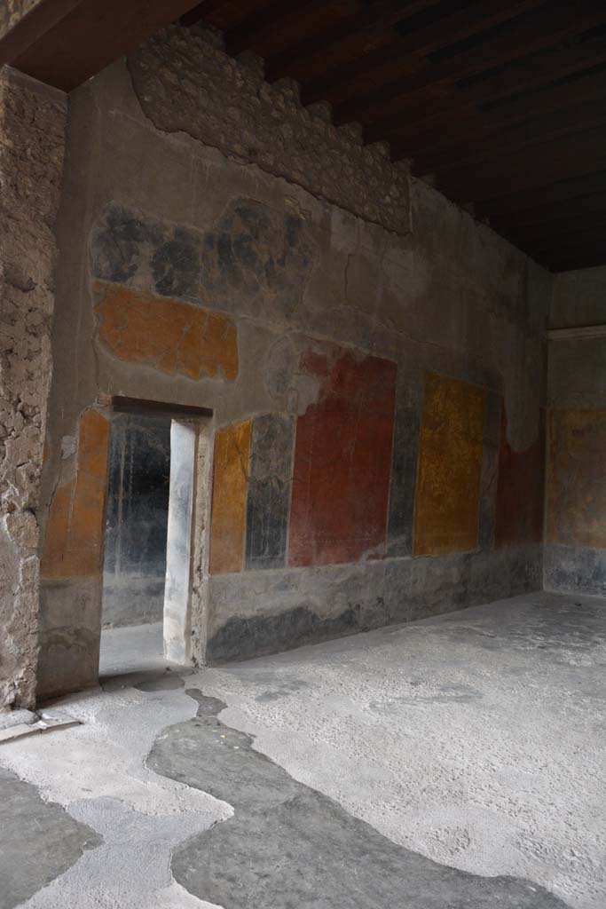 I.10.4 Pompeii. October 2017. Room 12, west wall with doorway to corridor 9.
Foto Annette Haug, ERC Grant 681269 DÉCOR.