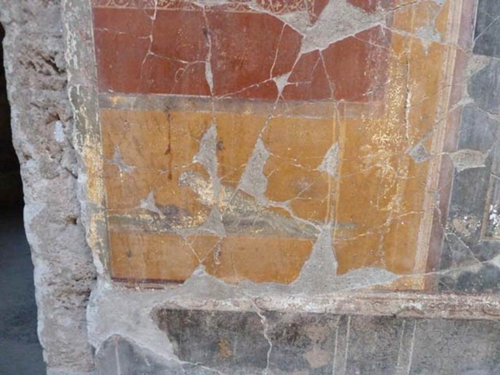 I.10.4 Pompeii. September 2015. Detail of painted parrot with grapes, from pilaster on west wall of atrium, on north side of room 7.