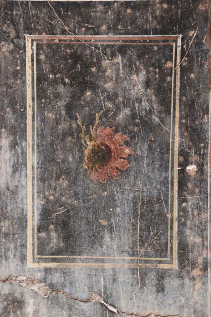 I.10.4 Pompeii. September 2021. 
Detail from below panel above, from east wall of atrium. Photo courtesy of Klaus Heese.