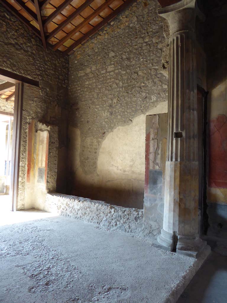 I.10.4 Pompeii. September 2017. Room 8, west wall.  
Foto Annette Haug, ERC Grant 681269 DÉCOR.