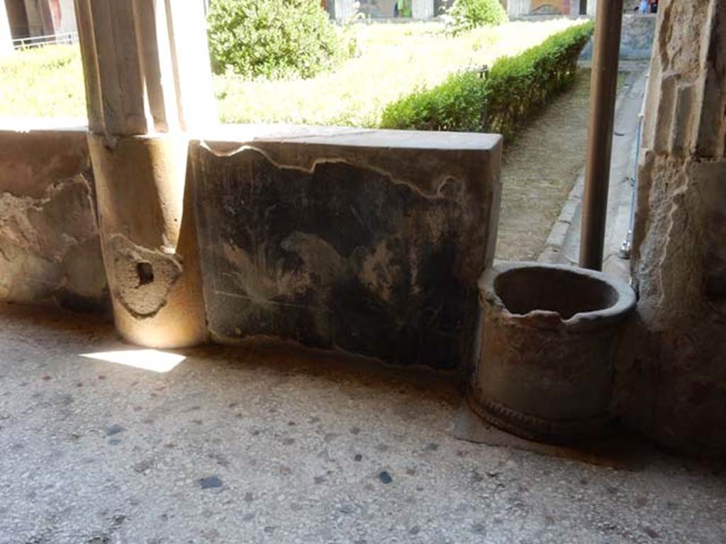 I.10.4 Pompeii. May 2017. Painted pluteus and terracotta puteal on west side of north portico. Photo courtesy of Buzz Ferebee.