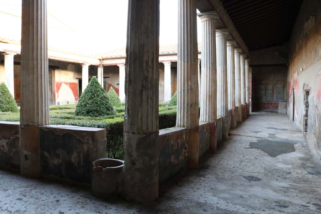 I.10.4 Pompeii. December 2018.
Looking south-east across peristyle, and south along west portico towards south-west corner. Photo courtesy of Aude Durand.