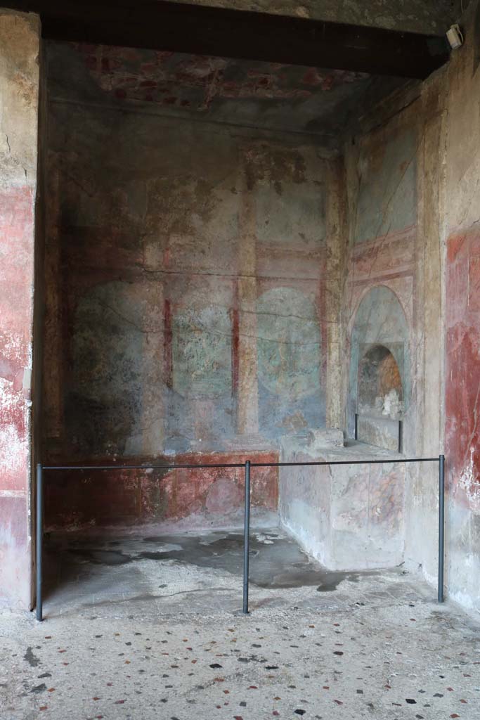 I.10.4 Pompeii. December 2018. 
Area 25, looking towards south-west corner of peristyle.  Photo courtesy of Aude Durand.