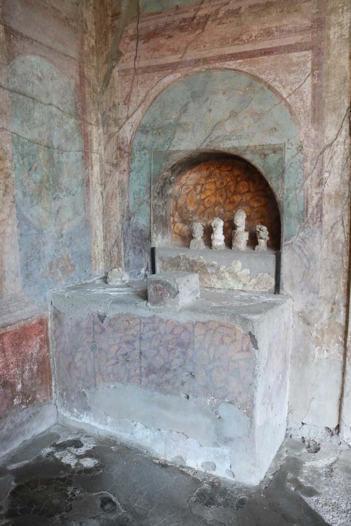I.10.4 Pompeii. December 2018. 
Alcove 25, altar to household gods against west wall. Photo courtesy of Aude Durand.