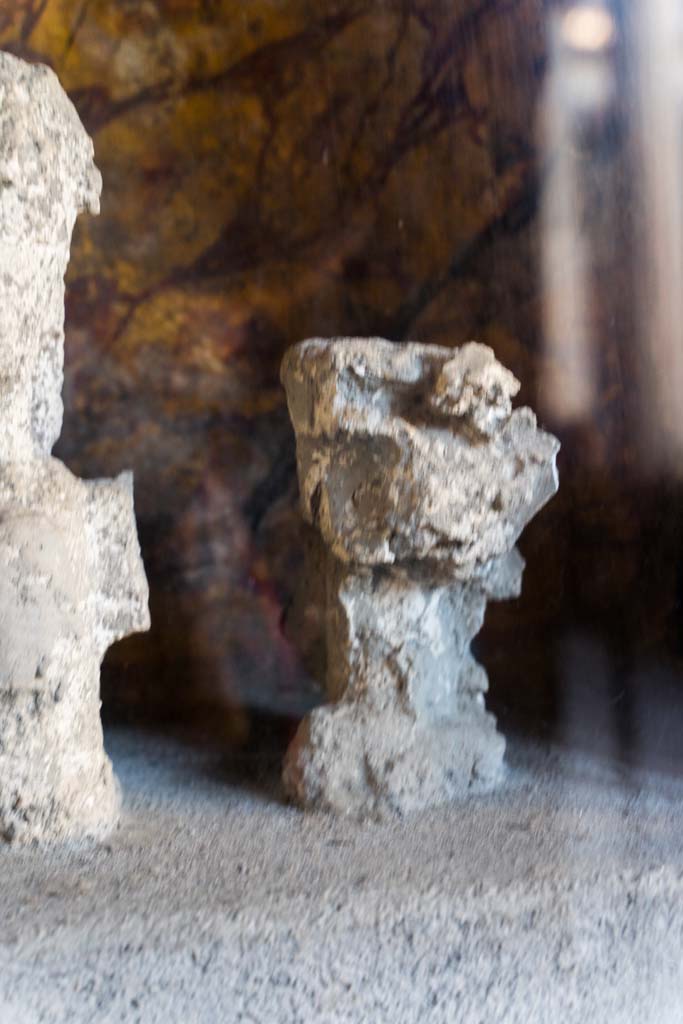 I.10.4 Pompeii. April 2022. 
Alcove 25, detail of plaster cast, on the right, on the lararium or domestic shrine. (Image 1).
Photo courtesy of Johannes Eber.