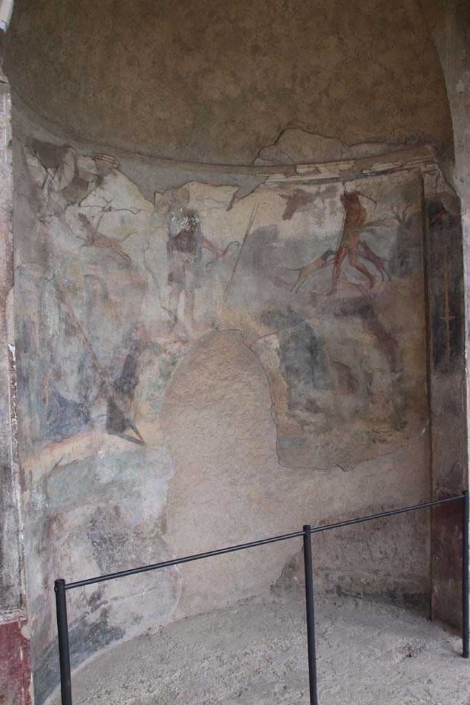 I.10.4 Pompeii. September 2021. 
Alcove 22, with wall painting of Diana and Actaeon. Photo courtesy of Klaus Heese.