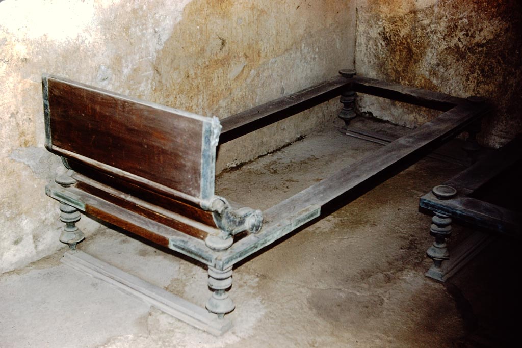 I.10.4 Pompeii. 1961. Room 21, east wall and south-east corner with beds. Photo by Stanley A. Jashemski.
Source: The Wilhelmina and Stanley A. Jashemski archive in the University of Maryland Library, Special Collections (See collection page) and made available under the Creative Commons Attribution-Non-Commercial License v.4. See Licence and use details. 
J61f0666