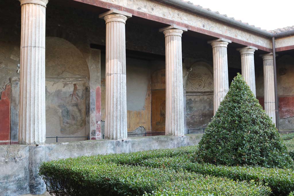 I.10.4 Pompeii. December 2018. 
Looking south-west across peristyle garden from portico on east side. Photo courtesy of Aude Durand.