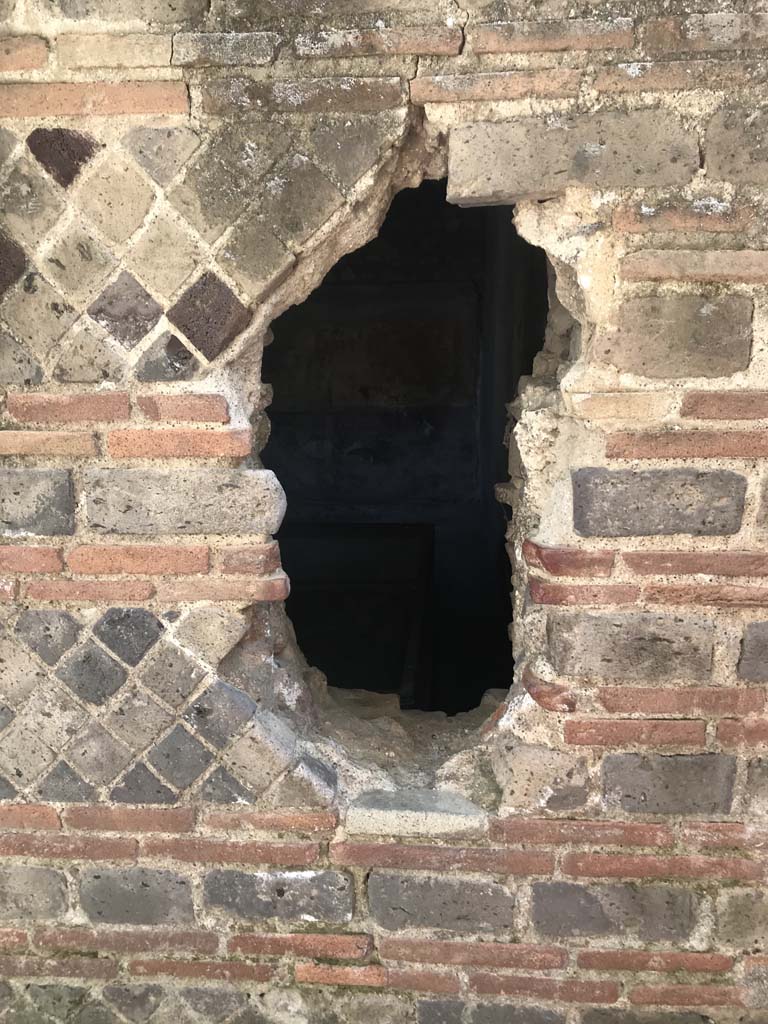 I.10.4 Pompeii. April 2019. 
Passageway P1, east wall, with ancient hole made by fugitives trying to escape from Room 19, in 79AD.
Photo courtesy of Rick Bauer.