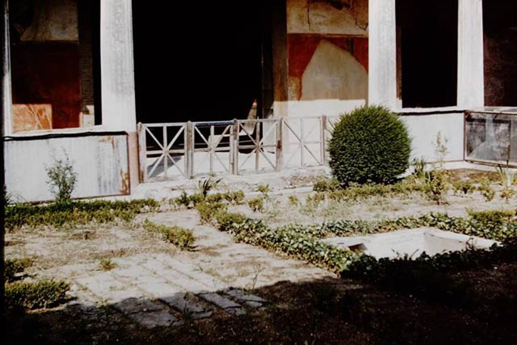 I.10.4 Pompeii. 1961. East side of peristyle garden. Photo by Stanley A. Jashemski.
Source: The Wilhelmina and Stanley A. Jashemski archive in the University of Maryland Library, Special Collections (See collection page) and made available under the Creative Commons Attribution-Non Commercial License v.4. See Licence and use details.
J61f0399