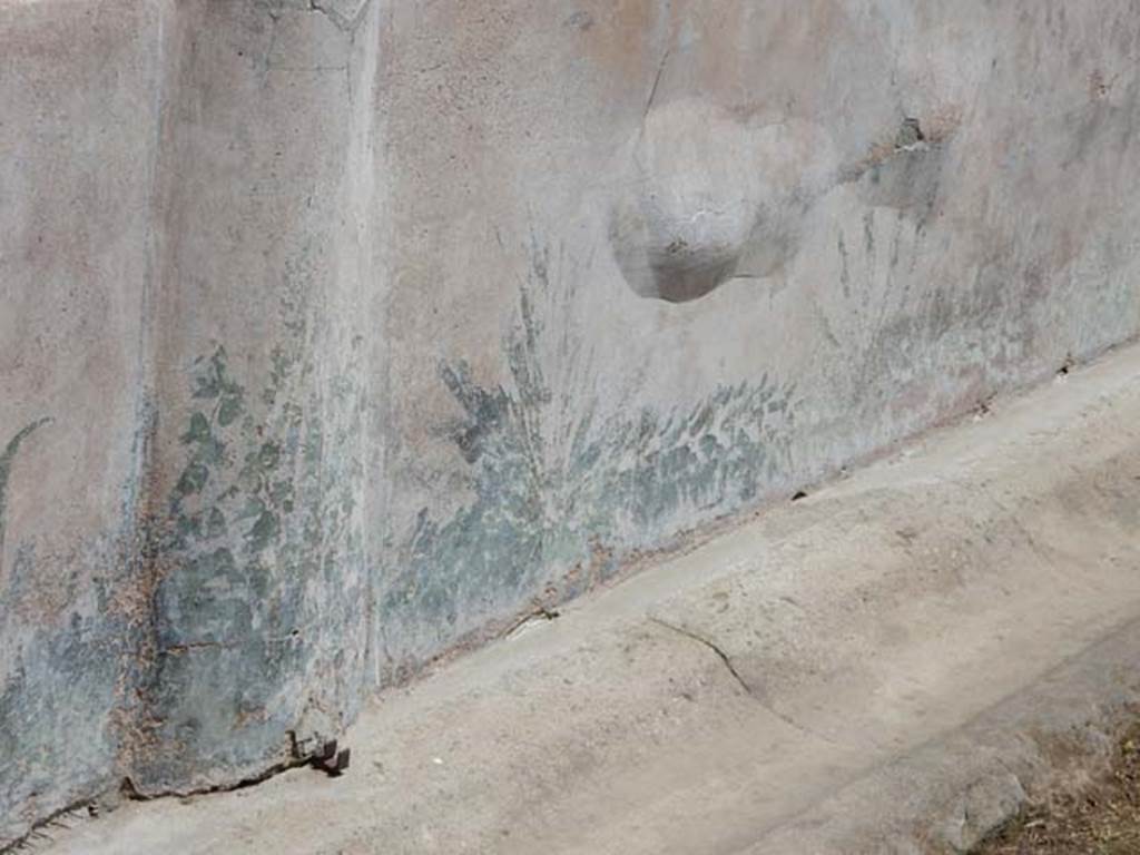 I.10.4 Pompeii. May 2017. Detail of painted pluteus on east side of peristyle garden in north-east corner.  Photo courtesy of Buzz Ferebee.