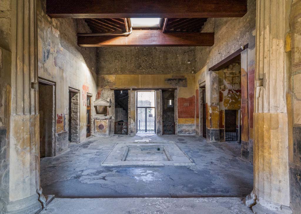 I.10.4 Pompeii. April 2022. 
Room 8, looking north across atrium from tablinum towards entrance doorway. Photo courtesy of Johannes Eber.