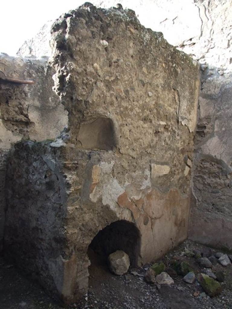 I.10.6 Pompeii. December 2007. West wall with niche in small room to east of workshop.