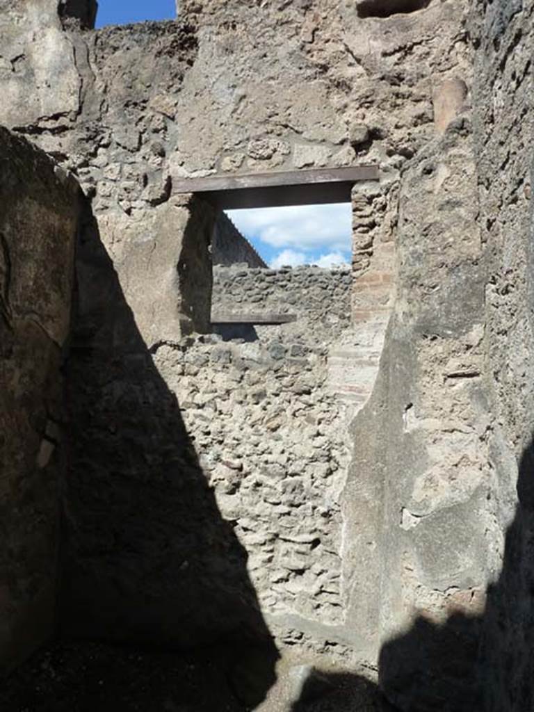 I.10.6 Pompeii. September 2015. North wall, with window and terracotta waste pipe from room on upper floor.