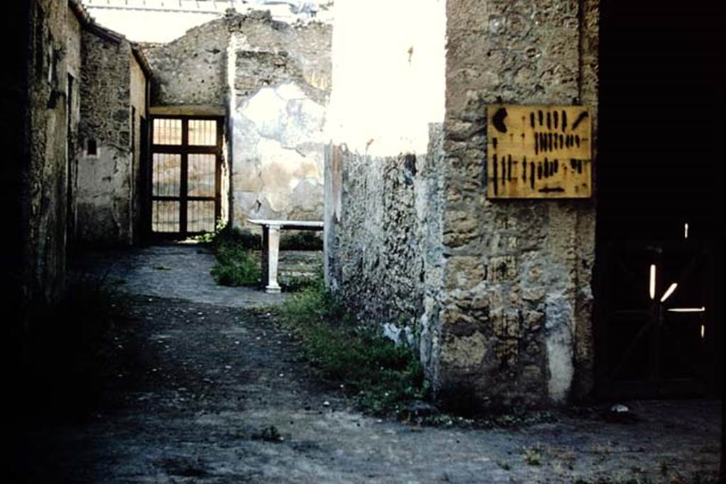 I.10.7 Pompeii. 1959. Looking north across atrium to entrance doorway. Photo by Stanley A. Jashemski.
Source: The Wilhelmina and Stanley A. Jashemski archive in the University of Maryland Library, Special Collections (See collection page) and made available under the Creative Commons Attribution-Non Commercial License v.4. See Licence and use details.
J59f0186