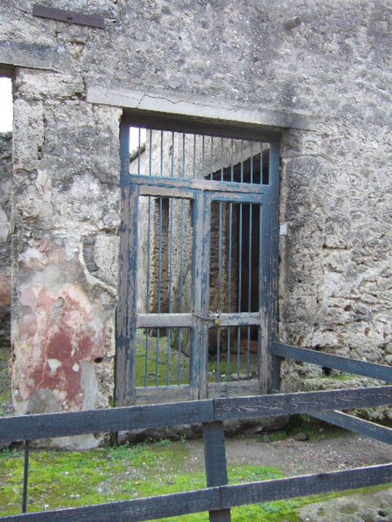 I.10.7 Pompeii.  December 2005.  Entrance.
