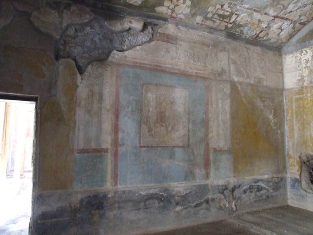 I.10.11 Pompeii. March 2009. Room 8, south wall of triclinium, with doorway to atrium, on left.