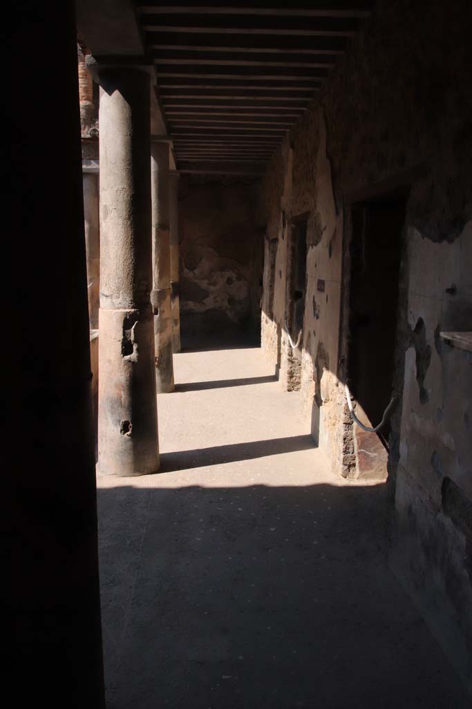 I.10.11 Pompeii. September 2021. 
Room 10, looking north along east portico of peristyle. Photo courtesy of Klaus Heese.
