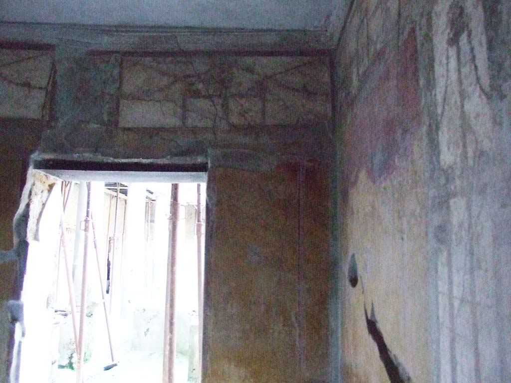 I.10.11 Pompeii. March 2009. Room 13, north-west corner of cubiculum.